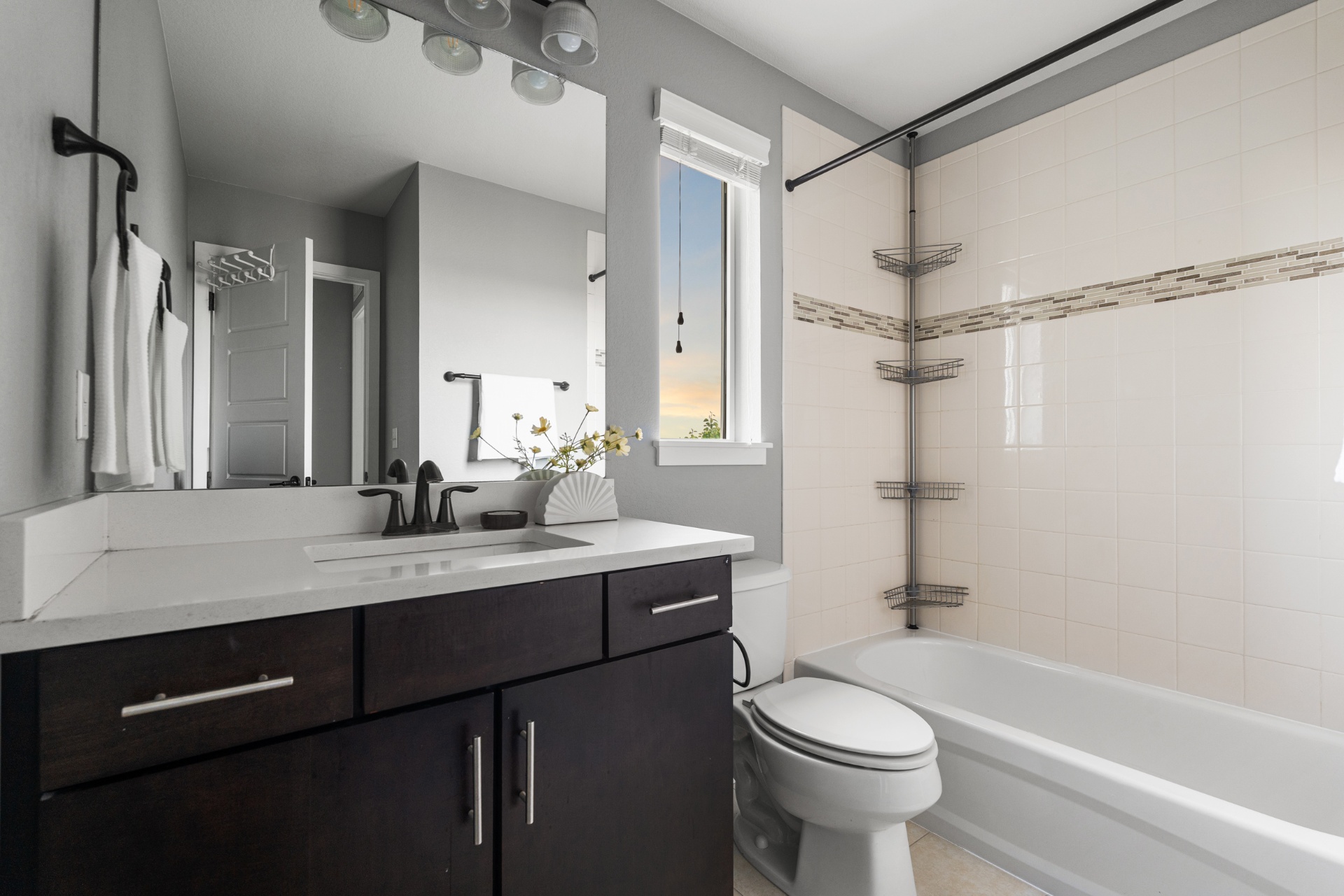 Full secondary bathroom with tub and tile surround