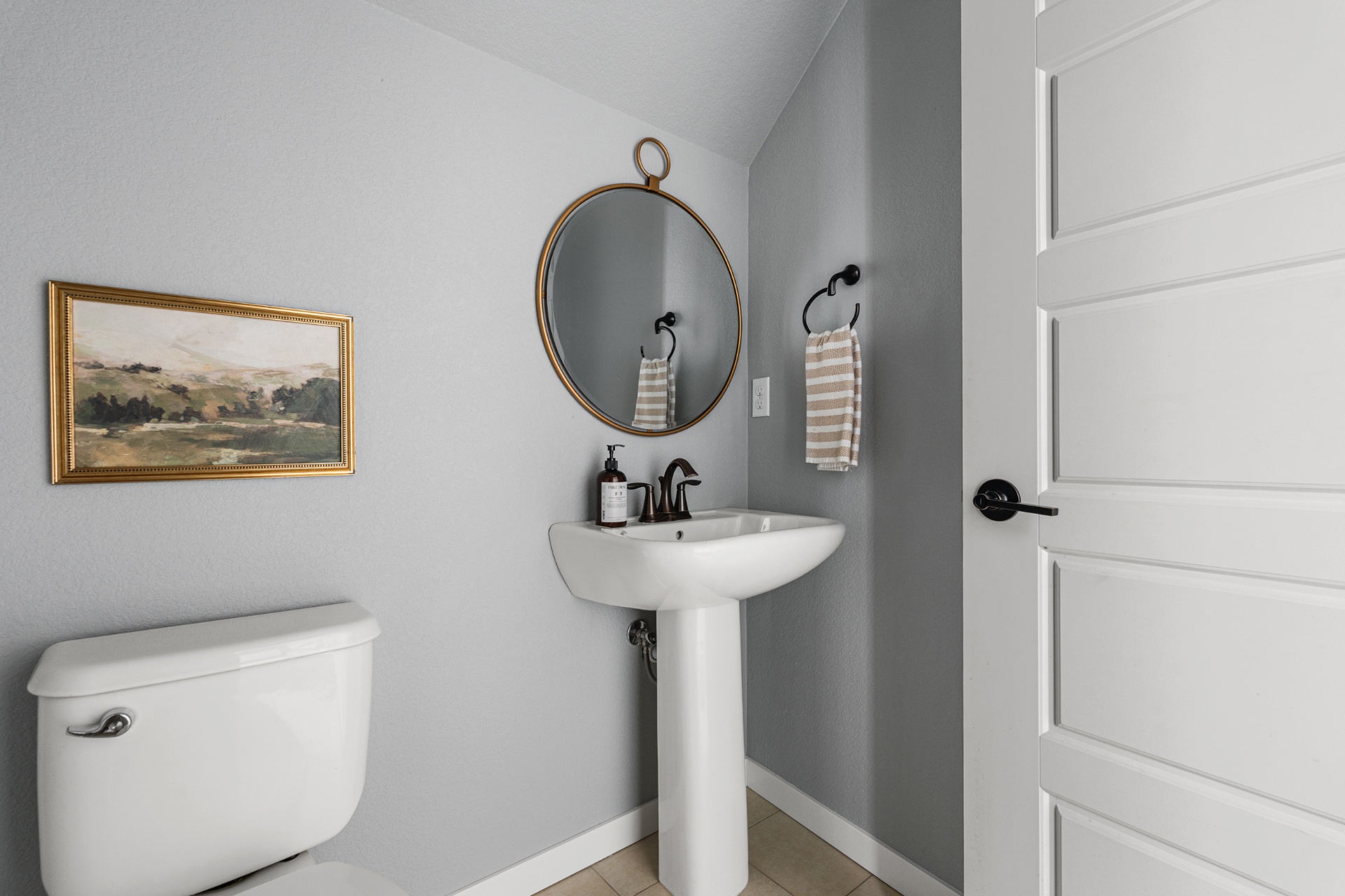 Main-level powder bath